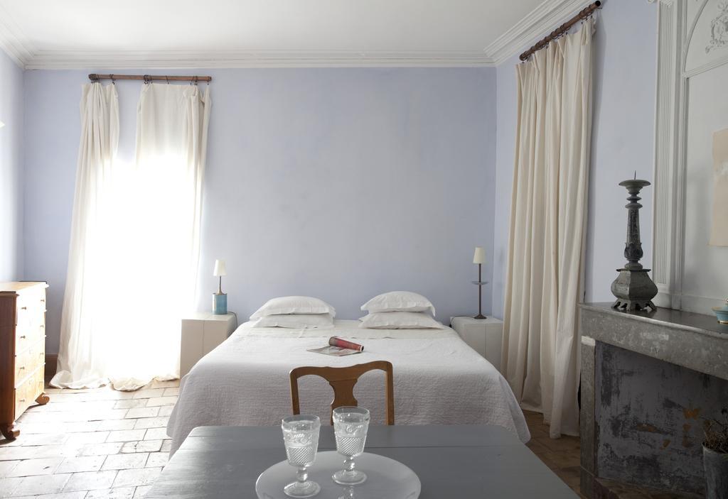 Les Sardines Aux Yeux Bleus Chambres D'Hotes Aigaliers Room photo